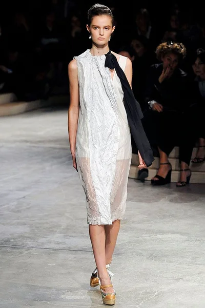 Look 7